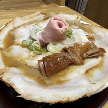 【旅行グルメ】JR東京駅で肉すぎるラーメンが食べられるよ / ひらこ屋