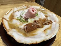 【旅行グルメ】JR東京駅で肉すぎるラーメンが食べられるよ / ひらこ屋