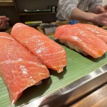 【東京グルメ】新橋最強の食券式立ち食い寿司居酒屋「かど平」で絶対に食べるべき寿司5選