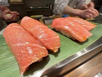 【東京グルメ】新橋最強の食券式立ち食い寿司居酒屋「かど平」で絶対に食べるべき寿司5選