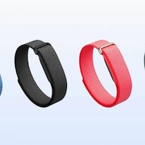 Googleが画面レスのフィットネストラッカー「Fitbit Air」を5月26日発売　健康管理アプリは「Google Health」に移行へ