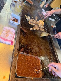 【大阪グルメ】2026年4月に復活した伝説の鉄板焼屋「ホルモンやまき」　2時間半並んで食べてきた【西成】