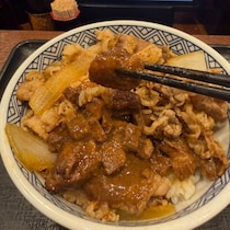 【グルメ】「八角や五香粉が香る本格スパイス」　吉野家の「魯肉牛丼」を食べてみた