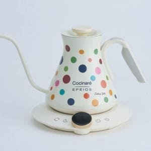 世界一のバリスタ監修。温度で色が変わる“アート級”ドリップケトル