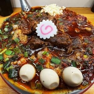 【東京グルメ】あまりにもビジュアルが凄くてうまいラーメンを食べたか？ 護国寺の「らーめん護什番」