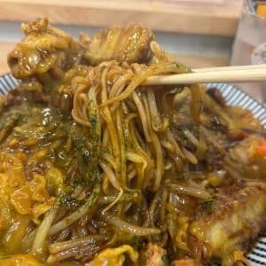神保町「キッチンきらく」で出会った“大人の夢”　カツカレー焼きそばが想像以上だった！
