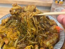 神保町「キッチンきらく」で出会った“大人の夢”　カツカレー焼きそばが想像以上だった！