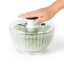 野菜の“シャキシャキ感”が変わる。OXOのサラダスピナーが人気な理由