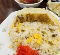 【ランチ東京グルメ】チャーハンの名店「中華 銀座亭」は餃子もウマイぞ→ こうして食べると超ウマイ