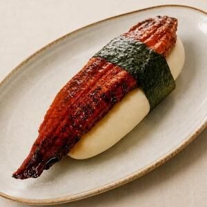 コッペパンに高知県産うなぎ1尾が乗っかった「超！うなぎパン」