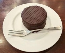 喫茶室ルノアールのザッハトルテが世界一かもしれないとSNSで話題に！？　ちょっと食べてみた