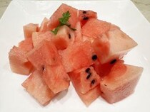 レストランで食べたスゲーうまいスイカの種を植えて育てたらスゲーうまくなるのか→ 試してみる