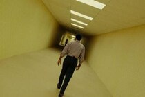 あの“黄色い部屋”へ迷い込む　気鋭監督のリミナルスペース・ホラー『Backrooms(原題)』日本公開決定［ホラー通信］