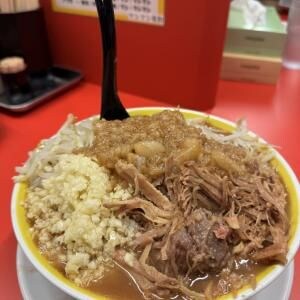 【東京新宿グルメ】ラーメン二郎から徒歩1分の場所にある二郎系「BUTAKIN」の食べ方とルール