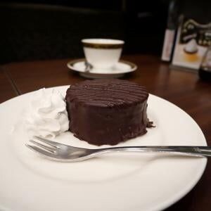 SNSで話題のザッハトルテ→喫茶室ルノアールを直撃してみた