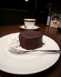SNSで話題のザッハトルテ→喫茶室ルノアールを直撃してみた