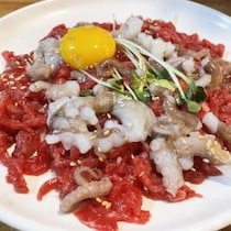 【生肉グルメ】生で食べる「動くユッケ」があるという話