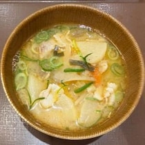 【グルメ】お酒を飲んだ後にもオススメ！？　すき家の「とん汁みそらーめん」を食べてみた