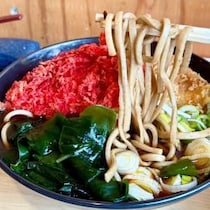 【東京都清瀬市】駅から徒歩20分なのに大人気！「まるす そば・うどん立ち食いセンター」の蕎麦と天ぷらが大絶品