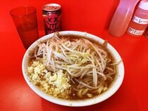 【神域グルメ】ラーメン二郎は「ギルティ炭酸 NOPE」と相性が良いという最適解 / カロリーにはカロリーをぶつけろ！ 飛ぶぞ