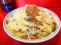 【千葉県グルメ】千葉名物・ラーメン二郎千葉店で食べる / 小ラーメンニンニクマシマシウズラショウガ粉チーズ
