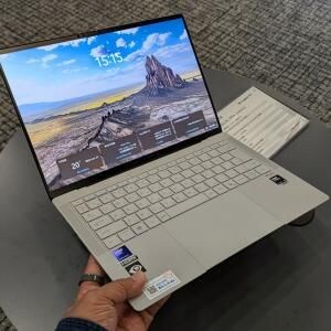 100kgの荷重・1リットルの水・120cmからの落下に耐える堅牢性を誇るビジネスノートPC「ASUS ExpertBook Ultra」が発売