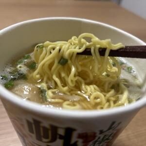 山椒が帆立を引き立てるエースコック「山椒香る 帆立だし塩そば」を実食レビュー！