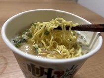 山椒が帆立を引き立てるエースコック「山椒香る 帆立だし塩そば」を実食レビュー！
