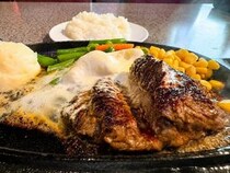 【沖縄グルメ】ステーキハウス88は「バターのせて食べるとゲキウマ」と聞いたので食べてみた結果