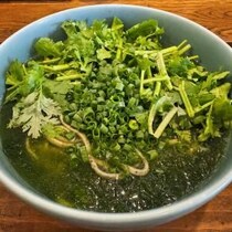 【沖縄グルメ】那覇市でもっとも攻めた沖縄そば「OKINAWA SOBA EIBUN」で食べた結果