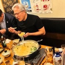 【NVIDIAグルメ】時価総額800兆円エヌビディア・フアンCEOが行った串焼き80円の激安居酒屋が最高な件 / 東京・神田「やきとん三吉」で半導体グルメ