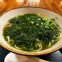【沖縄そばグルメ】アーサーマシマシのアーサそばを食べるなら「屋宜家」に行こうよ