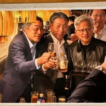 【NVIDIAグルメ】時価総額800兆円エヌビディアのジェイスン・フアンCEOが「串焼80円の激安居酒屋」に行った理由判明