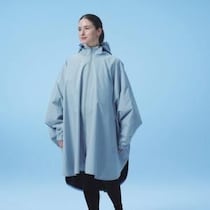 ワイシャツやポンチョにもミニファンを搭載！　プロの現場発想から⽣まれた新しい暑さ対策ウェア「FREEZETECH Air」