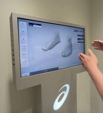 約15秒で足形を3D計測！ アシックスの旗艦店「ASICS FLAGSHIP SHINJUKU」に行ってみた