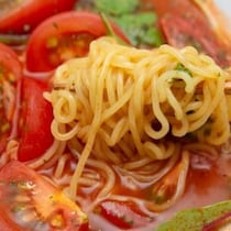 【夏麺】見つけたら買うべき隠れたベストセラー『日清 冷たいトマトのラーメン』