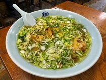 【栃木県グルメ】那須塩原市の黒磯駅前にあるラーメンの名店「丸信本家」で食べる極上の一杯