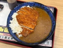 俺は資さんうどんであえてカツカレーだけ食べて帰る男「このカツカレーうまい」