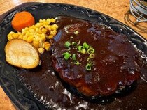 【グルメ】東京・四ツ谷に昭和洋食の聖地があった！ バンビのハンバーグ定食