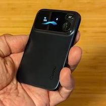 ほどよく厚いカード型で録音後のフォローアップに強いAIボイスレコーダー「Comu Action Pro」レビュー