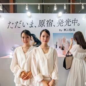 双子モデルで“発光透明感”を比較！ 新生KiSSのPOP UPが原宿で8月22・23日開催