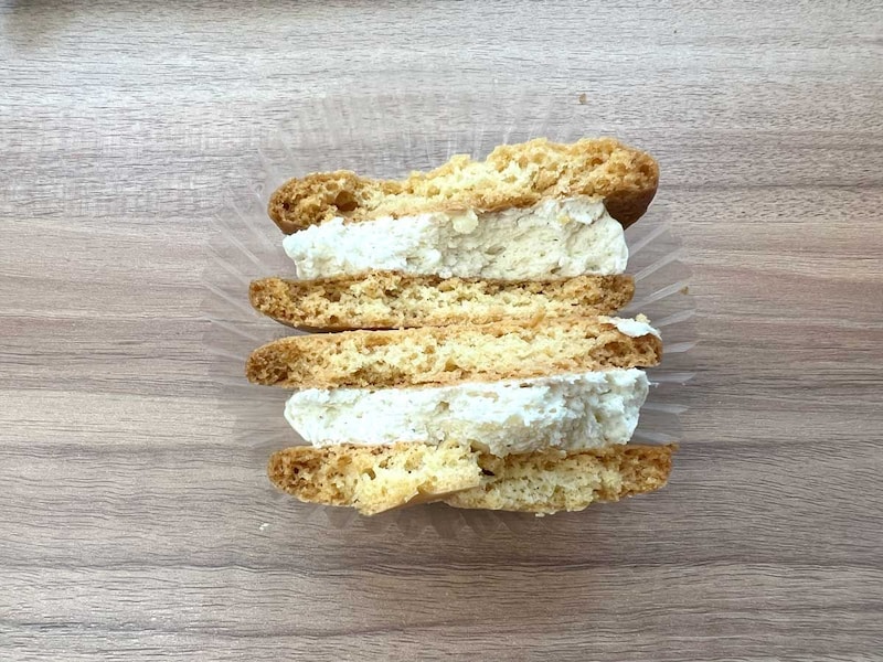 ローソン「しっとりビスケットサンド　レアチーズ」