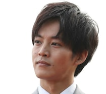 松坂桃李「僕は36枚も持ってる」撮影中に衝撃の会話「面白すぎる腹痛い」「菅田将暉を呼んで」「置いてけぼり」「ガチンコ」