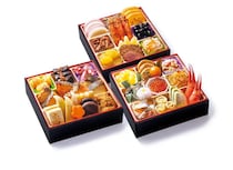豪華海鮮はさすが「はま寿司」！2026年向け"コスパ最強おせち"、人数・予算で選べる3つ。