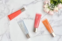 【エクセル】美容液発想の新作リップ「パンプフルドロップ」登場。むっちり"ぷるツヤ"唇が叶うの最高すぎ。