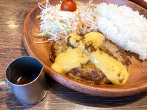 【びっくりドンキー裏ワザ】チーズとろとろ、マヨだくだく...！ひっくり返るほどうまい注文テク