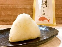 料亭みたいな「高級おにぎり」食べたければダイソーへ！108円で「魔法の塩」を入手せよ。