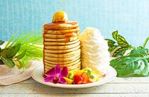 【Eggs'n Things】ビジュが最強すぎ高〜く積み重ねたスペシャルなパンケーキ「16 Stack Pancakes！」が食べられるのは3月19日まで。