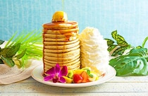 【Eggs'n Things】ビジュが最強すぎ♡高〜く積み重ねたスペシャルなパンケーキ「16 Stack Pancakes！」が食べられるのは3月19日まで。