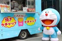 トマトケチャップを"焼く"新発想。「焼きケチャップ」新CM、ドラえもんが魅力をアピール。